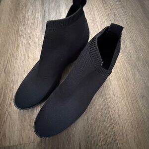 Eileen Fisher Recycled Stretch Knit Ankle Bootie Size 8 Slip On Black Minimalist